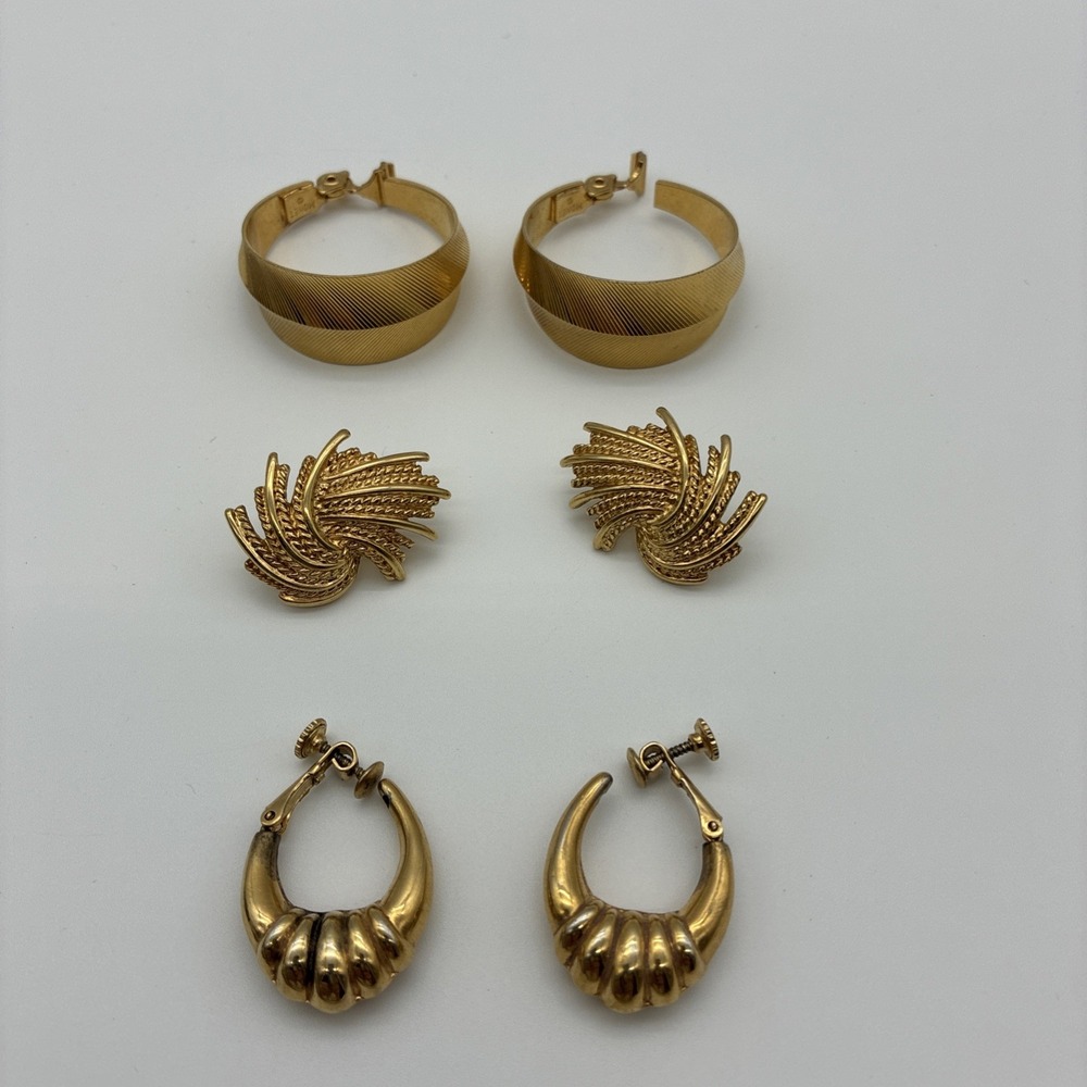 Vintage Lot Of Napier Monet 90s Gold Tone Statement Earrings Clip On, post screw